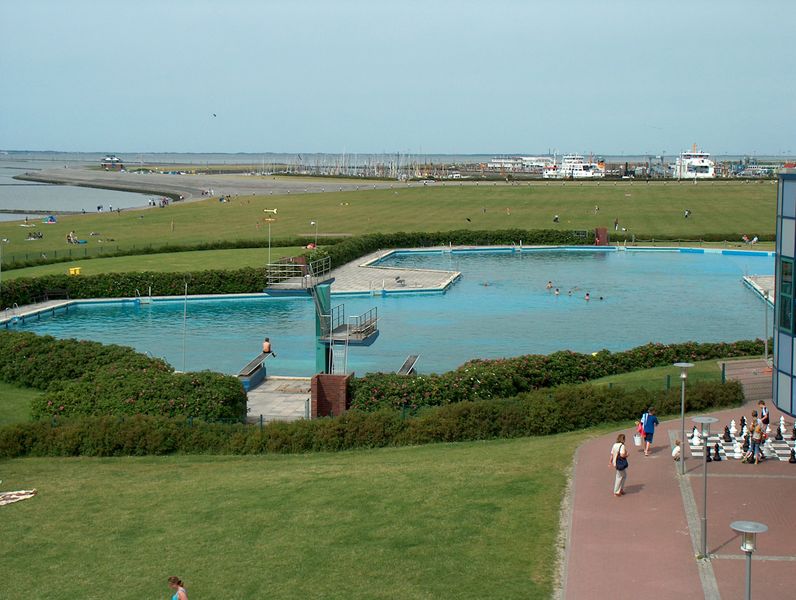 Datei:Freibad - 15 06 2003.jpg