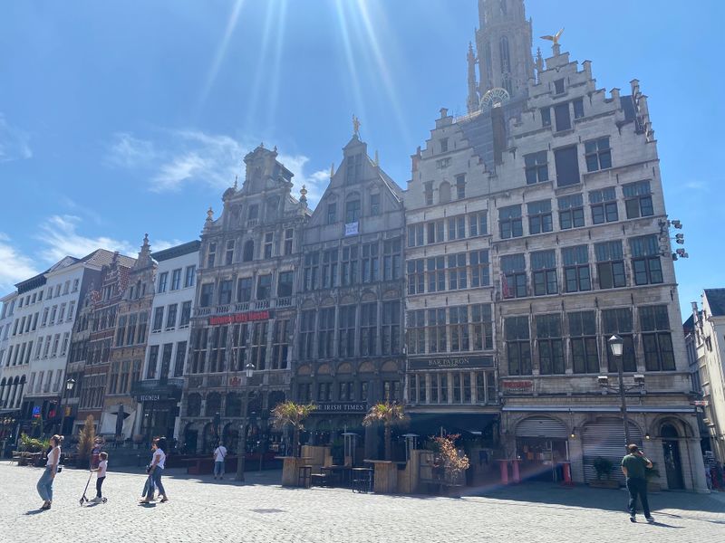 Datei:Antwerpen Bürgerhäuser 22 06 2022.jpg