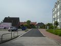 Blick in die Straße - mit neuer Teerdecke - Aufnahme vom 10. Mai 2020.