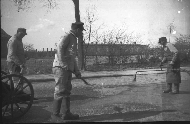 Datei:Heerstraße Tidofeld Straßenbauarbeiten 1951 01.jpg