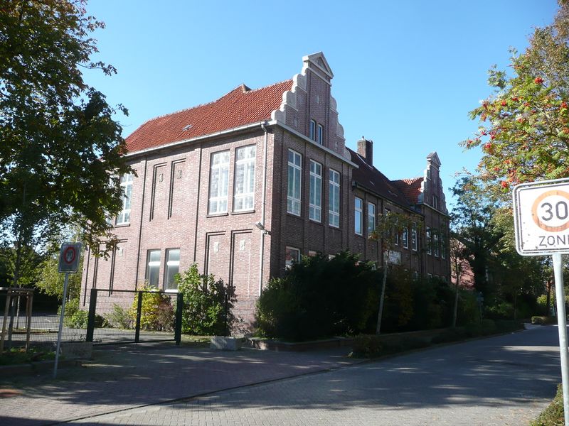 Datei:Gartenstrasse Graefin Theda Schule 11102015.jpg