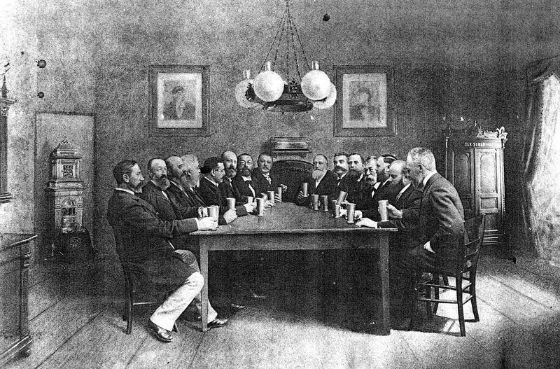 Datei:Gasthof Zum Elefanten Männerrunde 01.jpg