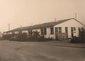 Die Schulbaracke, gesehen von der Schulstraße (um 1950).