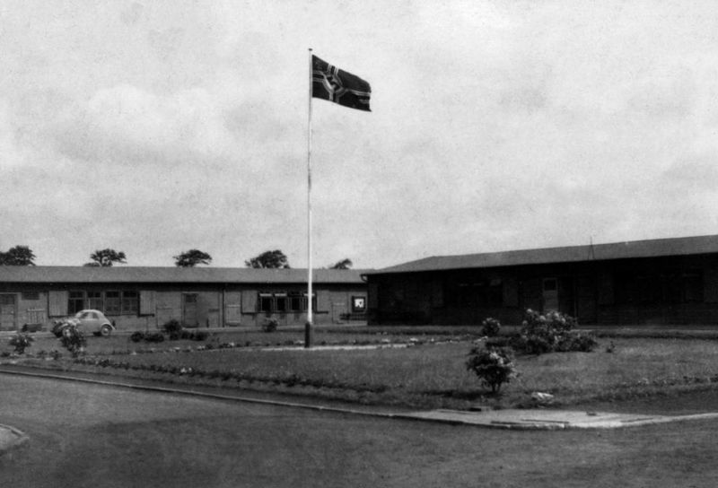 Datei:Appellplatz Marinedurchgangslager Tidofeld 05 1943.jpg