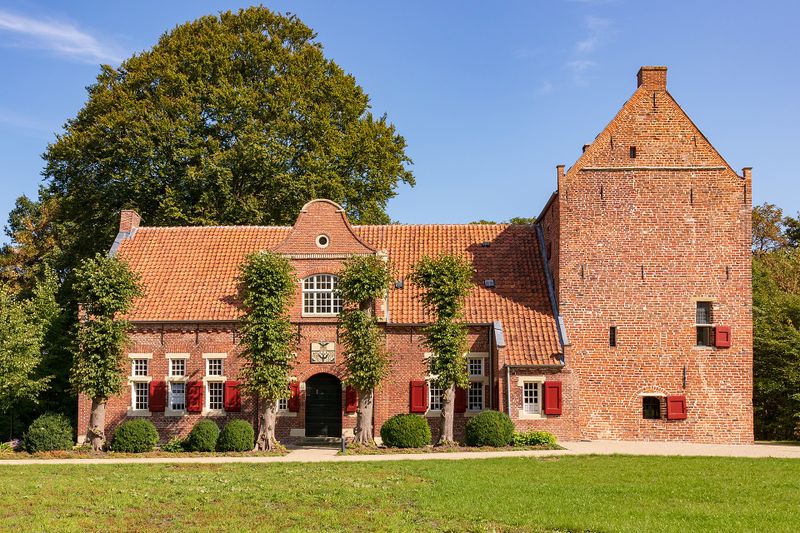 Datei:Steinhaus Bunderhee.jpg
