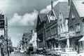 Aufnahme aus dem Jahr 1962, mittig die Löwenbank.