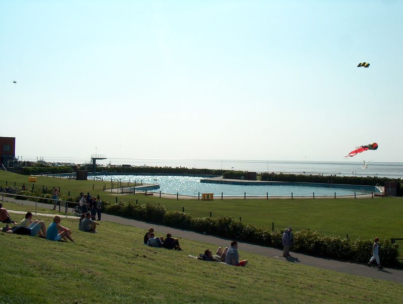 Datei:Freibad - 29 05 2003.jpg