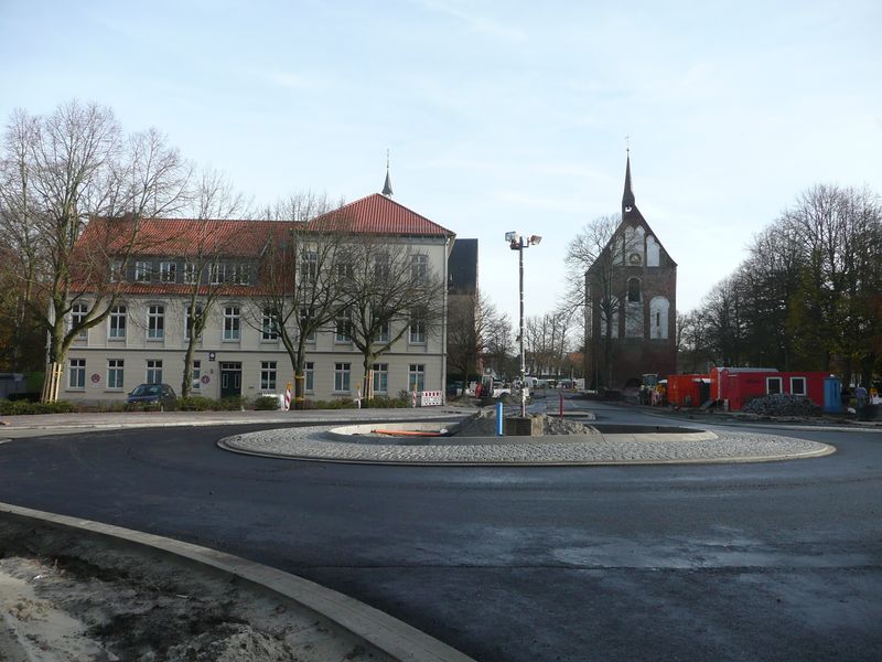 Datei:Marktkreisel - 16 11 2013.jpg