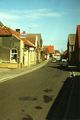 Mit Blick zur Schulstraße (Bahnübergang) im Jahre 1964, links Fahrrad Schoolmann.