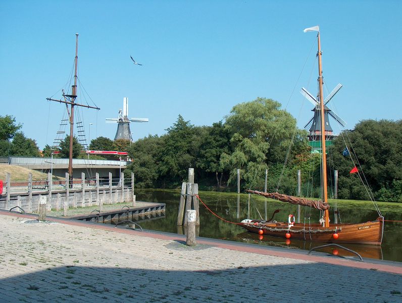 Datei:Am Hafen - 10082003.jpg