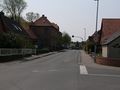Blick in die Straße, mittig links die Finettenburg - Aufnahme vom 6. Mai 2006.