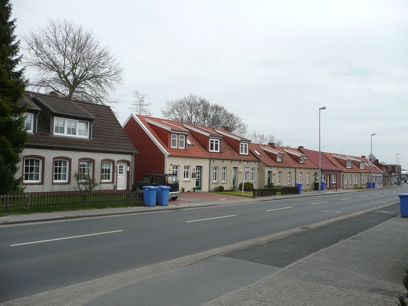 Datei:Burggraben - Häuserzeile - 14042015.jpg