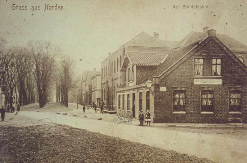 Datei:Am-Markt-51-Gaststätte-Dirks-Kunkel-Kunkelsches-Haus-Fräuleinshof-um-1900-01.jpg