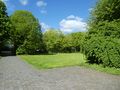 Grünfläche auf dem Jan-ten-Doornkaat-Koolman-Platz - Aufnahme vom 11. Mai 2019.