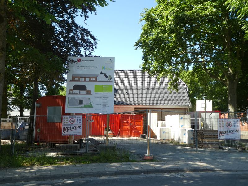 Datei:Parkstraße - Jugendhaus - Renovierung - 13062021.jpg