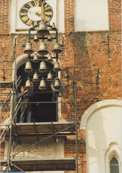 Datei:Am Markt Marktplatz Glockenturm Einbau Glockenspiel 1994 03.jpg