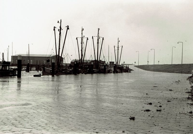 Datei:Norddeich Hafen um 1950 02.jpg