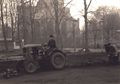 Erneuerung von Untergrund und Pflasterung auf dem Torfmarkt (1956).