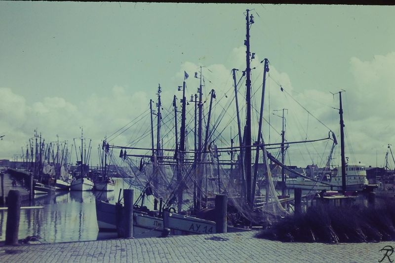 Datei:Norddeich Fischereiflotte 23 04 1967.JPG