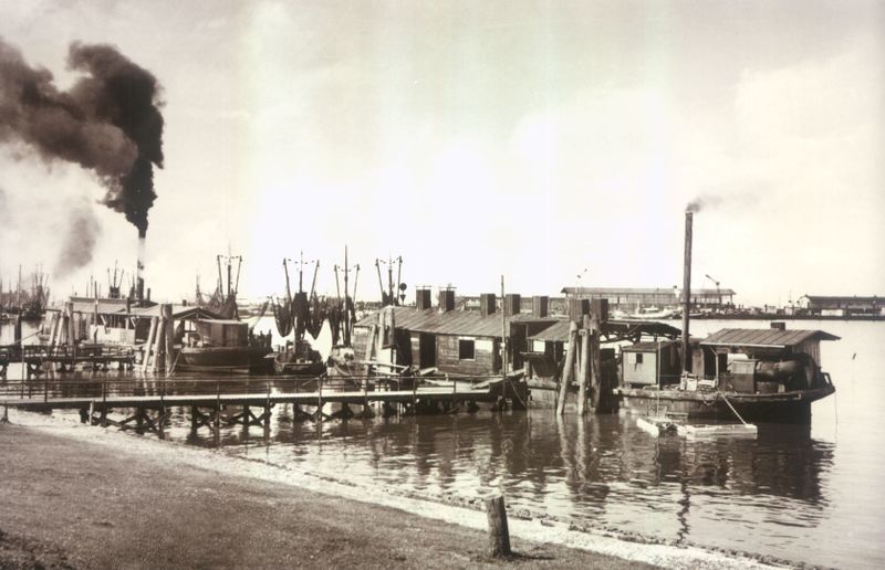 Datei:Norddeich Hafen Osthafen um 1950 01.jpg