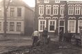 Erneuerung von Untergrund und Pflasterung auf dem Torfmarkt (1956).