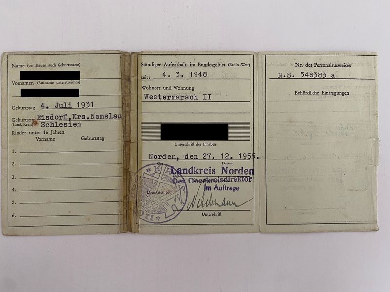 Datei:Ausweis für Vertriebene 1955 01.jpg