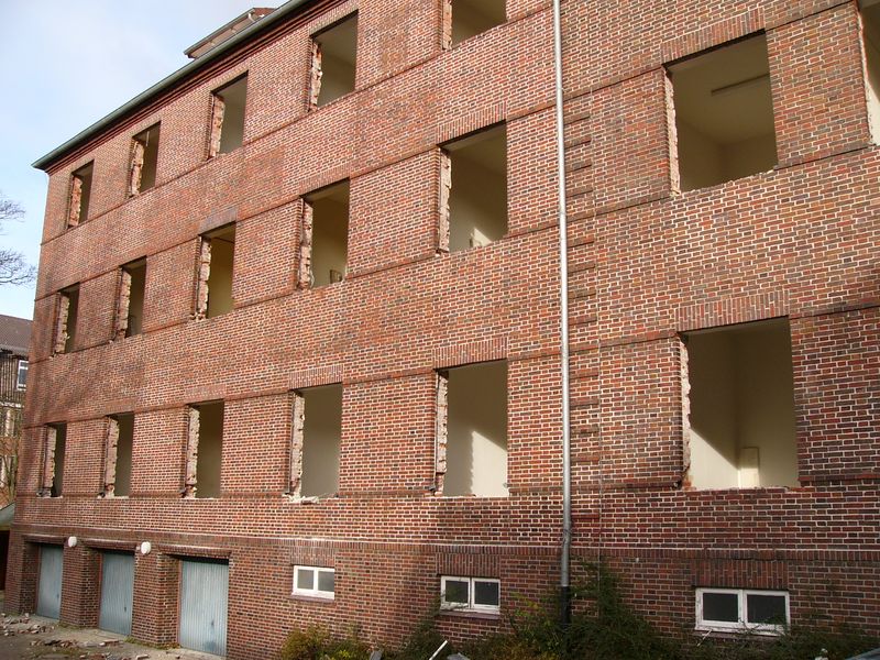 Datei:Fräuleinshof Landratsamt Verwaltungsgebäude Anbau vor Abriss 14 11 2004 02.JPG