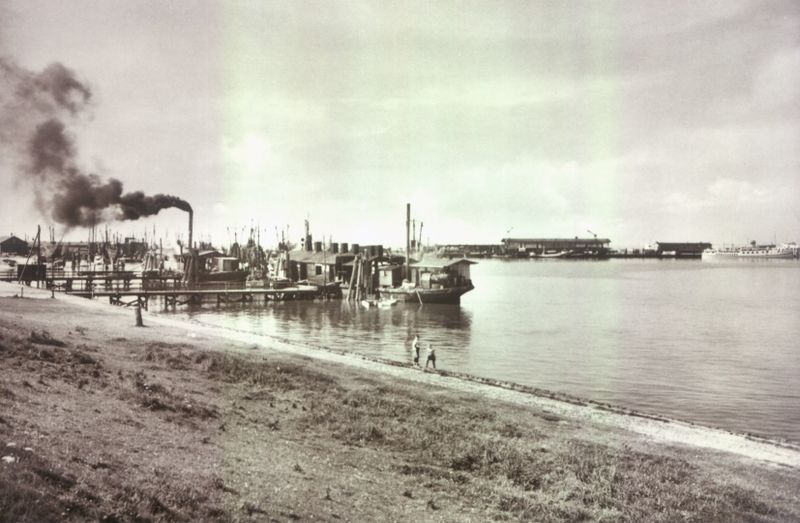Datei:Norddeich Hafen Osthafen um 1950 02.jpg