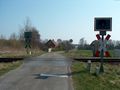 Der alte Bahnübergang, hier noch in Betrieb - Aufnahme vom 13. April 2003.