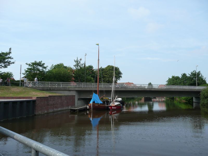 Datei:Am Hafen - Blick auf Mühlenbrücke - 05072008.jpg