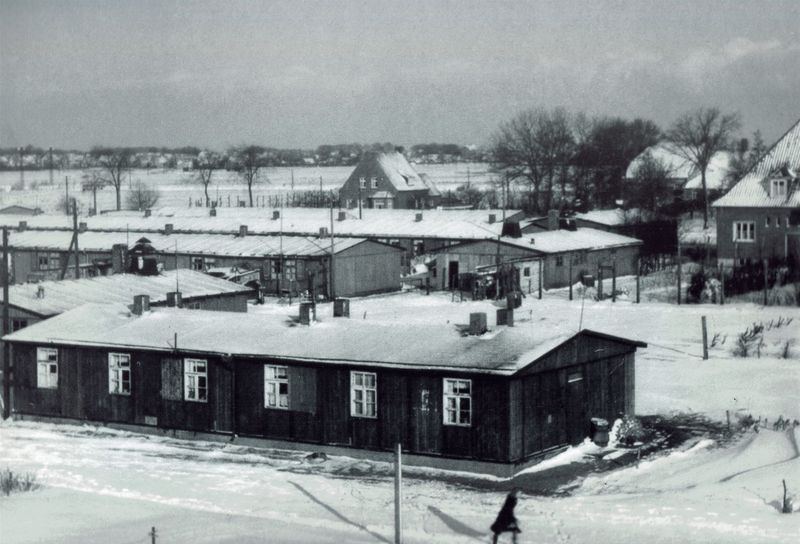 Datei:Vertriebenlager Tidofeld Baracken 1948 01.jpg