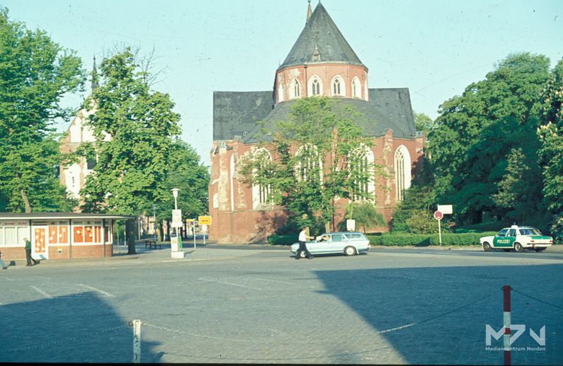 Datei:Ludgerikirche mit Pavillon und Glockenturm 01 06 1978 (0268228) MZ.jpg