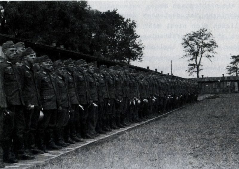 Datei:Tidofeld Wehrmacht Apell um 1940 01.jpg