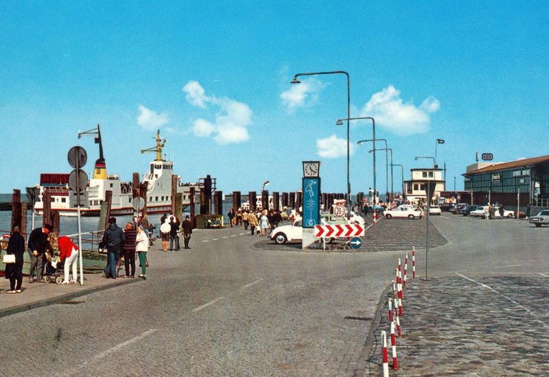 Datei:Norddeich Hafen Mole um 1970 01.jpg
