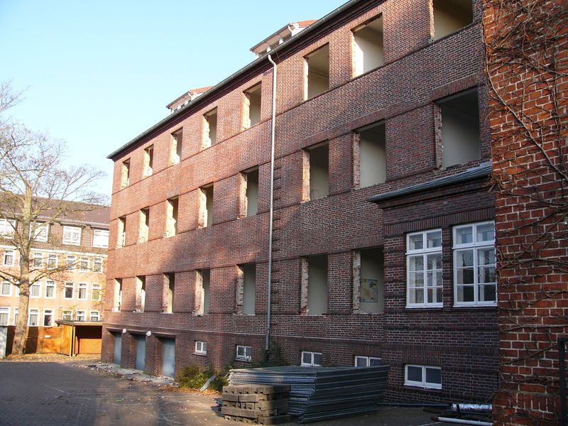 Datei:Fräuleinshof Landratsamt Verwaltungsgebäude Anbau vor Abriss 09 11 2004 01.JPG